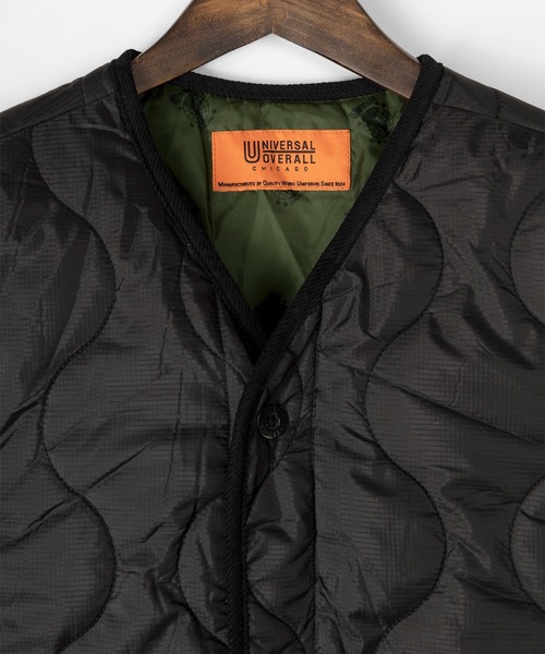 UNIVERSAL OVERALL(ユニバーサルオーバーオール)の「【UNIVERSAL OVERALL/ユニバーサルオーバーオール】 キルティング Vネック パイピング ジャケット/ QUILT BLOUSON(ナイロンジャケット・メンズ・ブラック/オリーブ/オフホワイト・M/L/XL)」の5枚目の写真