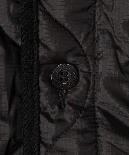 UNIVERSAL OVERALL(ユニバーサルオーバーオール)の「【UNIVERSAL OVERALL/ユニバーサルオーバーオール】 キルティング Vネック パイピング ジャケット/ QUILT BLOUSON(ナイロンジャケット・メンズ・ブラック/オリーブ/オフホワイト・M/L/XL)」の6枚目の写真