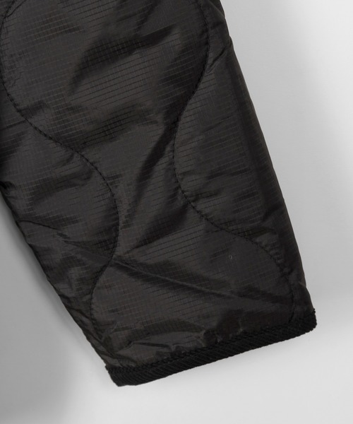 UNIVERSAL OVERALL(ユニバーサルオーバーオール)の「【UNIVERSAL OVERALL/ユニバーサルオーバーオール】 キルティング Vネック パイピング ジャケット/ QUILT BLOUSON(ナイロンジャケット・メンズ・ブラック/オリーブ/オフホワイト・M/L/XL)」の8枚目の写真