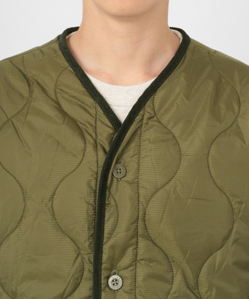 UNIVERSAL OVERALL(ユニバーサルオーバーオール)の「【UNIVERSAL OVERALL/ユニバーサルオーバーオール】 キルティング Vネック パイピング ジャケット/ QUILT BLOUSON(ナイロンジャケット・メンズ・ブラック/オリーブ/オフホワイト・M/L/XL)」の21枚目の写真