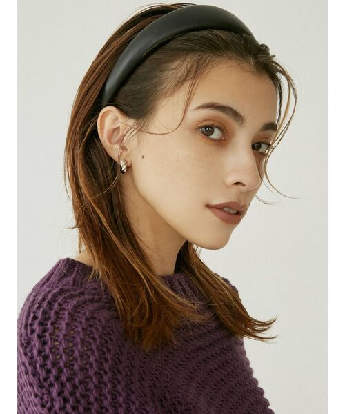 EVRIS（エヴリス）の「エコレザーカチューシャ（カチューシャ・レディース・アイボリー/ブラック/ベージュ・FREE）」の2枚目の写真