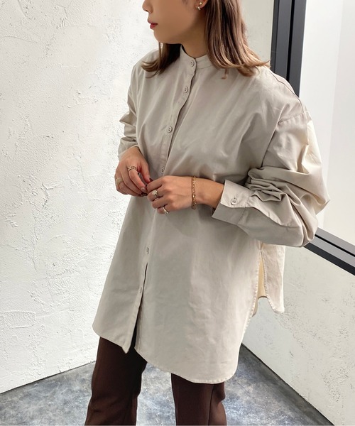 apres jour mignon(アプレジュールミニョン)の「スリット入りバンドカラーシャツ【ZOZOTOWN限定アイテム】(シャツ/ブラウス・レディース・オフホワイト/グレイッシュベージュ/ブラック・フリー/X-LARGE)」の3枚目の写真