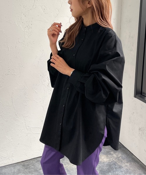 apres jour mignon(アプレジュールミニョン)の「スリット入りバンドカラーシャツ【ZOZOTOWN限定アイテム】(シャツ/ブラウス・レディース・オフホワイト/グレイッシュベージュ/ブラック・フリー/X-LARGE)」の1枚目の写真