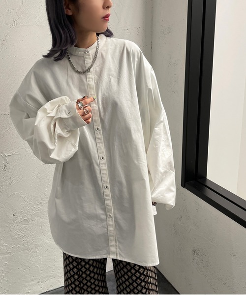 apres jour mignon(アプレジュールミニョン)の「スリット入りバンドカラーシャツ【ZOZOTOWN限定アイテム】(シャツ/ブラウス・レディース・オフホワイト/グレイッシュベージュ/ブラック・フリー/X-LARGE)」の4枚目の写真