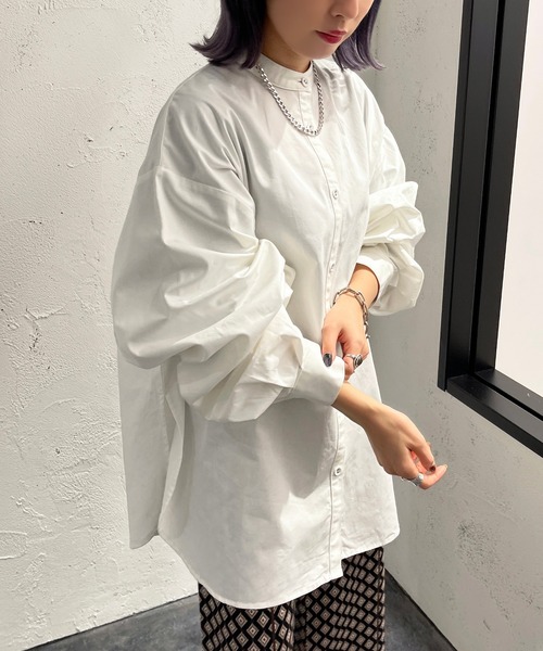 apres jour mignon(アプレジュールミニョン)の「スリット入りバンドカラーシャツ【ZOZOTOWN限定アイテム】(シャツ/ブラウス・レディース・オフホワイト/グレイッシュベージュ/ブラック・フリー/X-LARGE)」の5枚目の写真