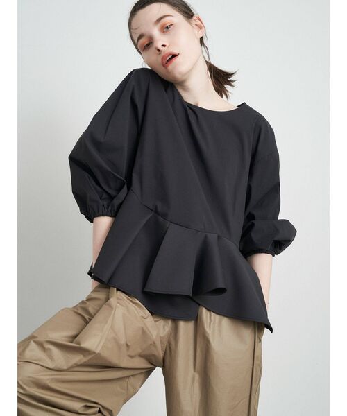 ELENDEEK（エレンディーク）の「ボリュームフレアブラウス（シャツ/ブラウス・レディース・オフホワイト/ブラック/ベージュ・FREE）」の11枚目の写真