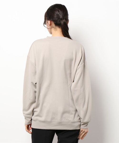 ACCOMMODE（アコモデ）の「ルーニー・テューンズ /ポンチBIGクルートレーナー（ウィメンズ）（スウェット・レディース・ベージュ/ネイビー・L）」の3枚目の写真