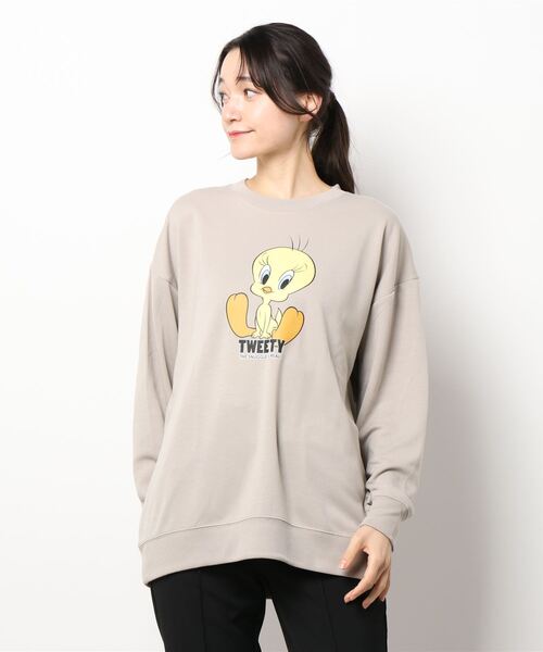 ACCOMMODE（アコモデ）の「ルーニー・テューンズ /ポンチBIGクルートレーナー（ウィメンズ）（スウェット・レディース・ベージュ/ネイビー・L）」の4枚目の写真