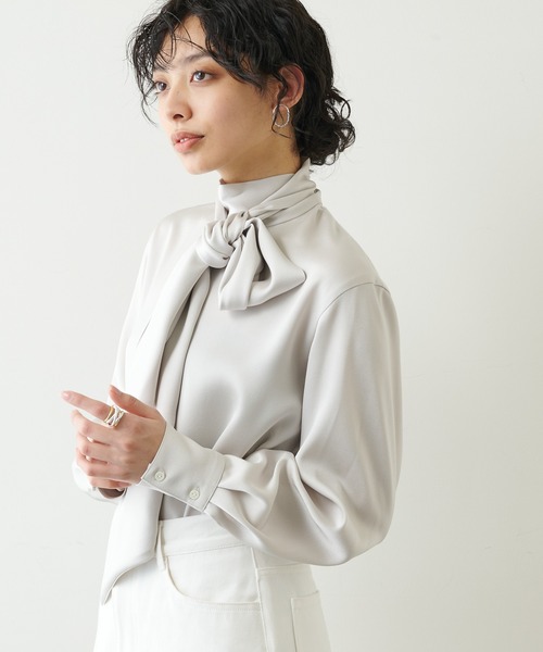 Whim Gazette（ウィムガゼット）の「ボリュームボウタイブラウス