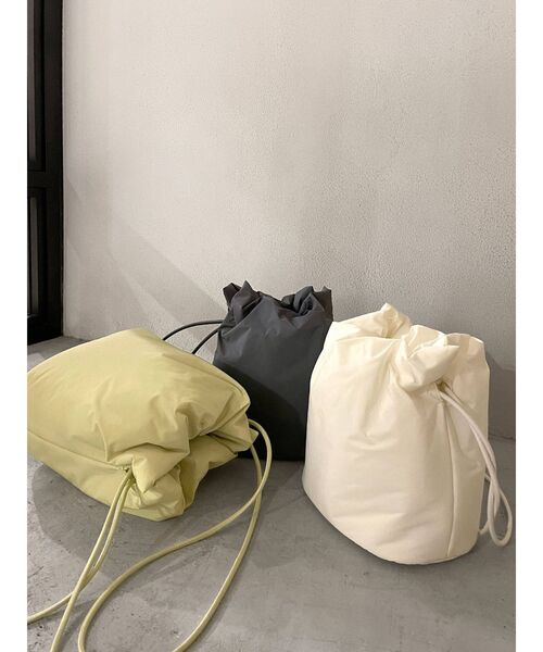 Ungrid（アングリッド）の「中綿巾着バッグ（ハンドバッグ・レディース・アイボリー/チャコールグレー/グリーン系その他・FREE）」の6枚目の写真