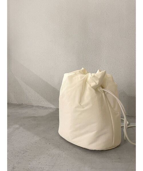 Ungrid（アングリッド）の「中綿巾着バッグ（ハンドバッグ・レディース・アイボリー/チャコールグレー/グリーン系その他・FREE）」の7枚目の写真