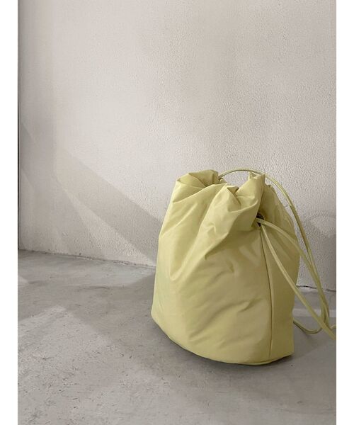 Ungrid（アングリッド）の「中綿巾着バッグ（ハンドバッグ・レディース・アイボリー/チャコールグレー/グリーン系その他・FREE）」の5枚目の写真