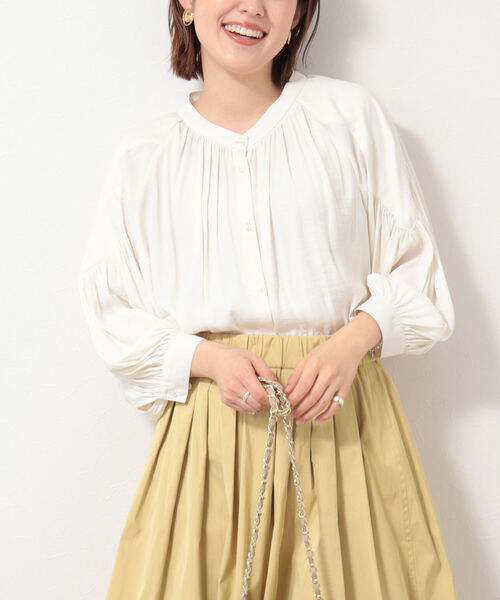 NOLLEY’S（ノーリーズ）の「◇【WEB限定】割繊シャンブレーブラウス（シャツ/ブラウス・レディース・ネイビー/オフホワイト/ライトグリーン/グレイッシュベージュ・FREE）」の3枚目の写真