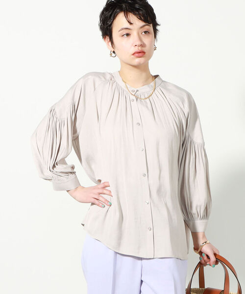 NOLLEY’S（ノーリーズ）の「◇【WEB限定】割繊シャンブレーブラウス（シャツ/ブラウス・レディース・ネイビー/オフホワイト/ライトグリーン/グレイッシュベージュ・FREE）」の4枚目の写真