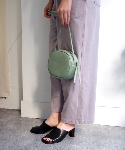 apres（アプレ）の「【撥水】ミュールサンダル　-8650387（サンダル・レディース・ブラック/プラチナム/グレイッシュベージュ・23.5cm/24.5cm/23.0cm/24.0cm/22.5cm）」の5枚目の写真