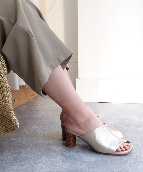 apres（アプレ）の「【撥水】ミュールサンダル　-8650387（サンダル・レディース・ブラック/プラチナム/グレイッシュベージュ・23.5cm/24.5cm/23.0cm/24.0cm/22.5cm）」の18枚目の写真