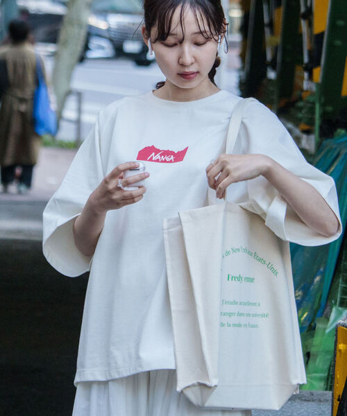 NANGA（ナンガ）の「【NANGA/ナンガ】オーバーサイズ バックプリント別注ラグランTシャツ（Tシャツ/カットソー・メンズ・ホワイト/ブラック/オリーブ・MEDIUM）」の6枚目の写真