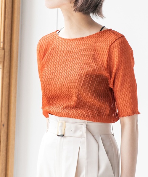 mysty woman（ミスティウーマン）の「幾何柄シアープリーツプルオーバー 285712（Tシャツ/カットソー・レディース・ブラック/ベージュ/オフホワイト/オレンジ・FREE）」の4枚目の写真