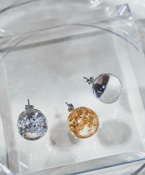 VANNIE U(ヴァニーユー)の「sphere pierce(ピアス(両耳用)・レディース・シルバー/ゴールド/クリア・FREE)」の4枚目の写真