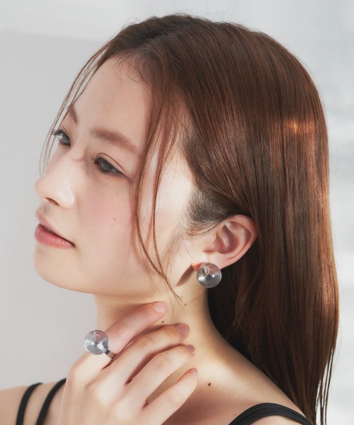 VANNIE U(ヴァニーユー)の「sphere pierce(ピアス(両耳用)・レディース・シルバー/ゴールド/クリア・FREE)」の7枚目の写真