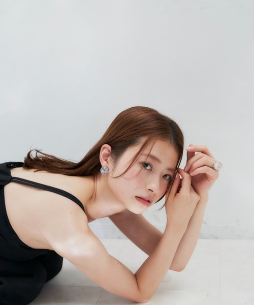 VANNIE U(ヴァニーユー)の「sphere pierce(ピアス(両耳用)・レディース・シルバー/ゴールド/クリア・FREE)」の18枚目の写真