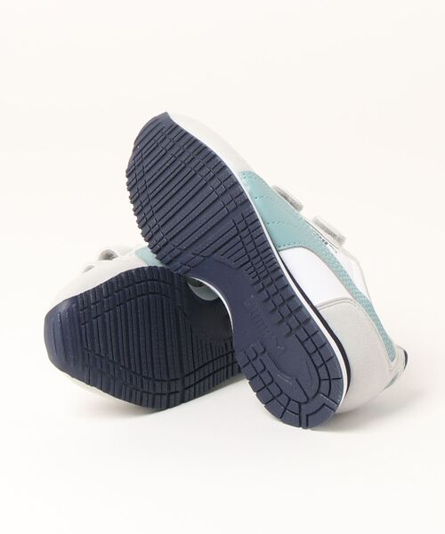PUMA(プーマ)の「PUMA プーマ キッズ カバナレーサー SL 20 V スニーカー 17-21cm(スニーカー・キッズ・ホワイト/ホワイト×ブルー/ブラック×ピンク・17.0cm/18.0cm/19.0cm/20.0cm/21.0cm)」の4枚目の写真