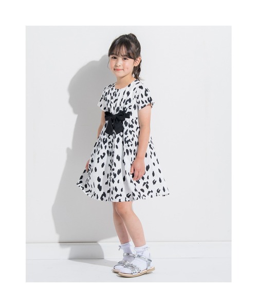 BeBe(ベベ)の「BeBe/レオパードアニマルプリントリボン付ワンピース(90~150cm)(ワンピース・キッズ・ホワイト系その他・110/120/130/140/150/90/100)」の2枚目の写真