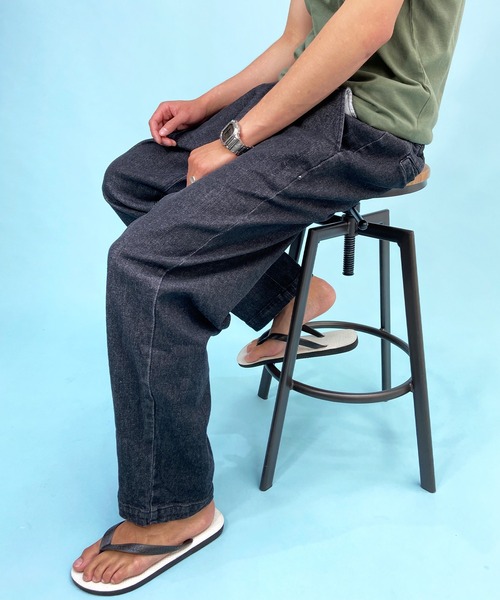 Quiksilver(クイックシルバー)の「QUIKSILVER/クイックシルバー デニムパンツ ワイドデニム/テーパード ワンポイント 刺繍ロゴ QPT225071(デニムパンツ・メンズ・ブラック/ブルー・M/L)」の2枚目の写真