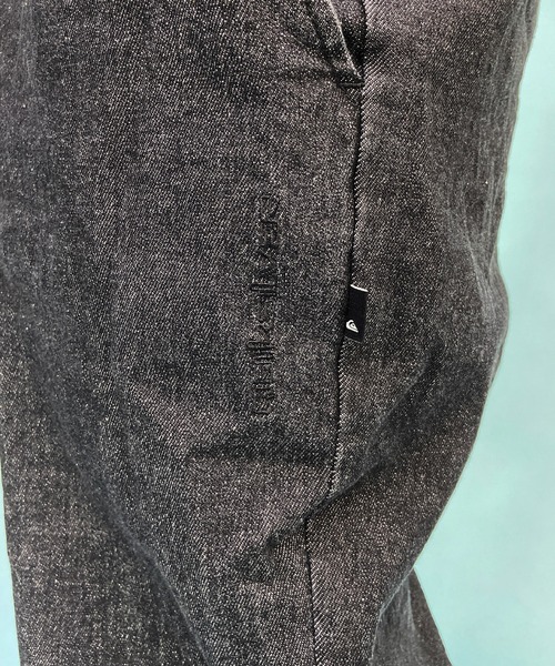 Quiksilver(クイックシルバー)の「QUIKSILVER/クイックシルバー デニムパンツ ワイドデニム/テーパード ワンポイント 刺繍ロゴ QPT225071(デニムパンツ・メンズ・ブラック/ブルー・M/L)」の4枚目の写真
