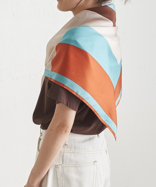 COLLAGE GALLARDAGALANTE(コラージュガリャルダガランテ)の「マルチスクエアスカーフ/PAPILLONNER/パピヨネ(バンダナ/スカーフ・レディース・ネイビー/オレンジ・FREE)」の11枚目の写真