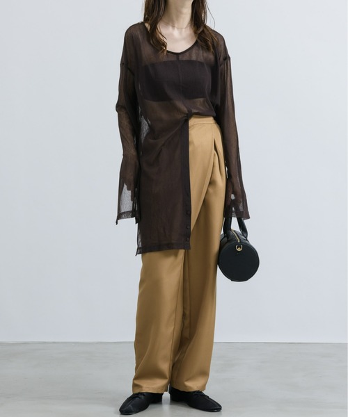 NEUNA（ヌナ）の「【大人レディの透け感。】4WAYシアーロングカットソー（Tシャツ/カットソー・レディース・アイボリー/ブラック/ブラウン・FREE）」の5枚目の写真