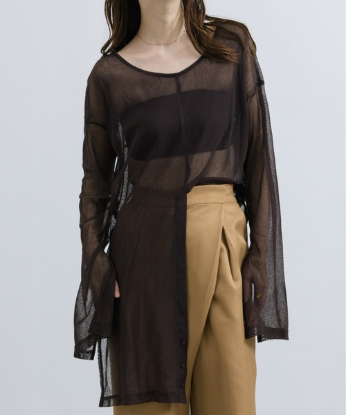 NEUNA（ヌナ）の「【大人レディの透け感。】4WAYシアーロングカットソー（Tシャツ/カットソー・レディース・アイボリー/ブラック/ブラウン・FREE）」の4枚目の写真