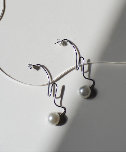 Port（ポート）の「メタル ニュアンス ライン パール ピアス_（ピアス（両耳用）・レディース・シルバー/ゴールド・FREE）」の2枚目の写真