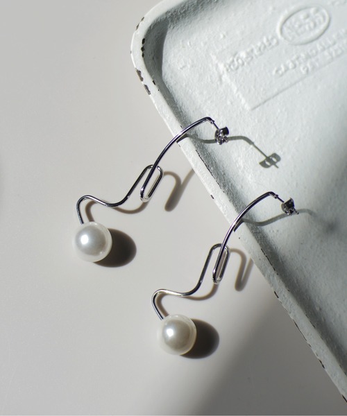 Port（ポート）の「メタル ニュアンス ライン パール ピアス_（ピアス（両耳用）・レディース・シルバー/ゴールド・FREE）」の5枚目の写真