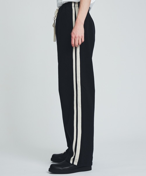 ANEI（アーネイ）の「ISLE JOGGER STRIPES / AN0222_S1004（スウェットパンツ・メンズ・ブラック・3/2）」の11枚目の写真