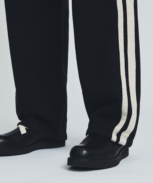 ANEI（アーネイ）の「ISLE JOGGER STRIPES / AN0222_S1004（スウェットパンツ・メンズ・ブラック・3/2）」の4枚目の写真