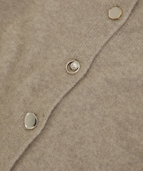 VIS（ビス）の「【洗える】レトロ釦ボリュームスリーブカーディガン（カーディガン/ボレロ・レディース・ブラック/ベージュ/オフホワイト/オレンジ系その他/イエロー/グレー・S/M）」の7枚目の写真