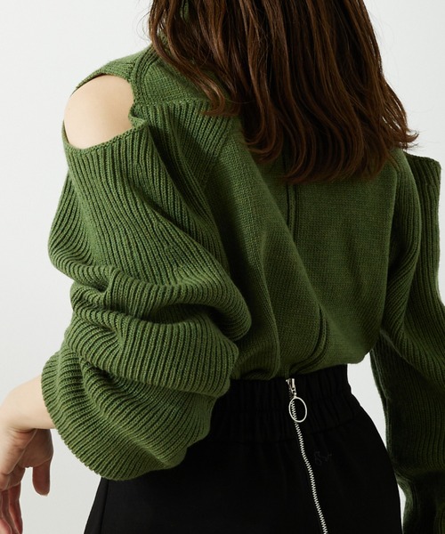 Chico(チコ)の「【REVIVAL】 肩スリットハイネックルーズニット(ニット/セーター・レディース・ブラック/グレー/ブルー/アイボリー/グレー系その他/グリーン/ブラック系その他2/グレー系その他2・FREE)」の7枚目の写真