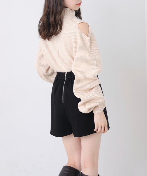 Chico(チコ)の「【REVIVAL】 肩スリットハイネックルーズニット(ニット/セーター・レディース・ブラック/グレー/ブルー/アイボリー/グレー系その他/グリーン/ブラック系その他2/グレー系その他2・FREE)」の11枚目の写真