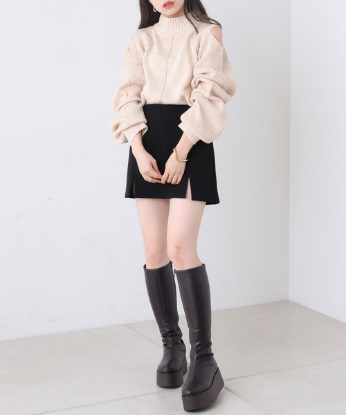 Chico(チコ)の「【REVIVAL】 肩スリットハイネックルーズニット(ニット/セーター・レディース・ブラック/グレー/ブルー/アイボリー/グレー系その他/グリーン/ブラック系その他2/グレー系その他2・FREE)」の12枚目の写真