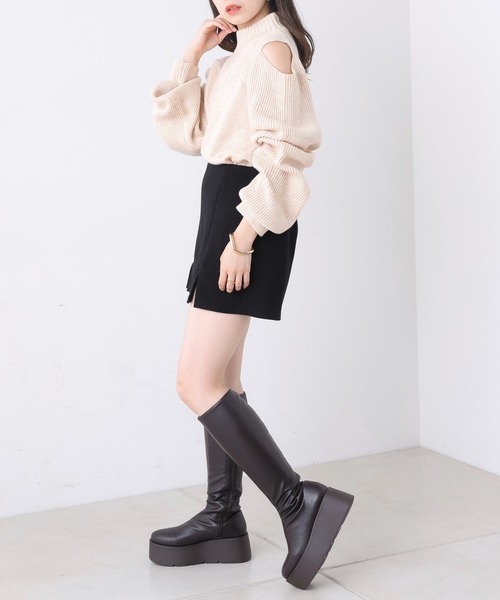 Chico(チコ)の「【REVIVAL】 肩スリットハイネックルーズニット(ニット/セーター・レディース・ブラック/グレー/ブルー/アイボリー/グレー系その他/グリーン/ブラック系その他2/グレー系その他2・FREE)」の13枚目の写真