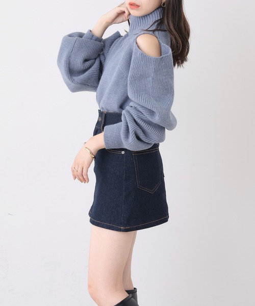 Chico(チコ)の「【REVIVAL】 肩スリットハイネックルーズニット(ニット/セーター・レディース・ブラック/グレー/ブルー/アイボリー/グレー系その他/グリーン/ブラック系その他2/グレー系その他2・FREE)」の16枚目の写真