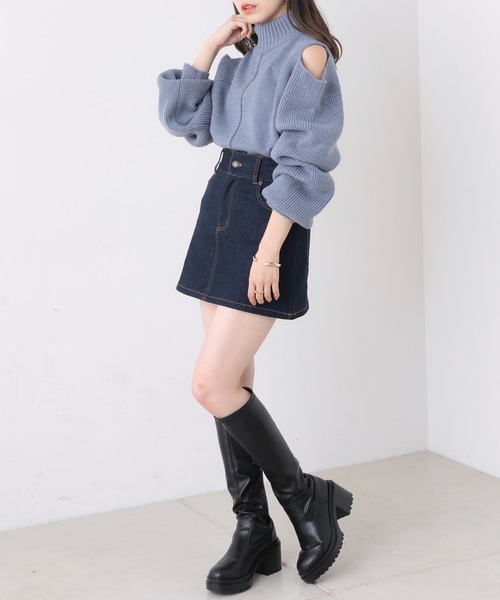 Chico(チコ)の「【REVIVAL】 肩スリットハイネックルーズニット(ニット/セーター・レディース・ブラック/グレー/ブルー/アイボリー/グレー系その他/グリーン/ブラック系その他2/グレー系その他2・FREE)」の19枚目の写真