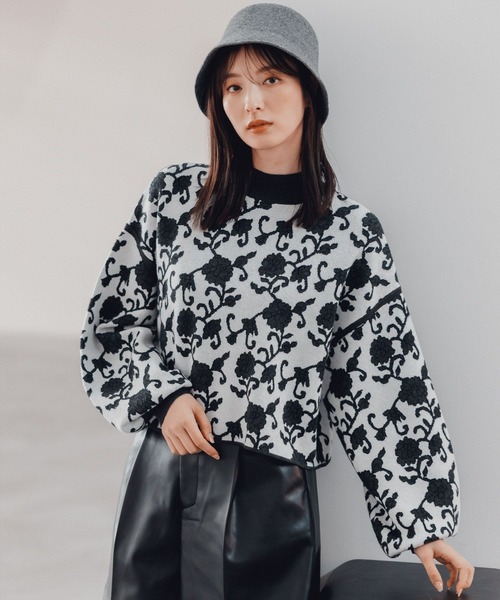 Andemiu（アンデミュウ）の「アラベスクフラワーニット172618（ニット/セーター・レディース・チャコールグレー/ブラウン/グリーン・FREE）」の2枚目の写真