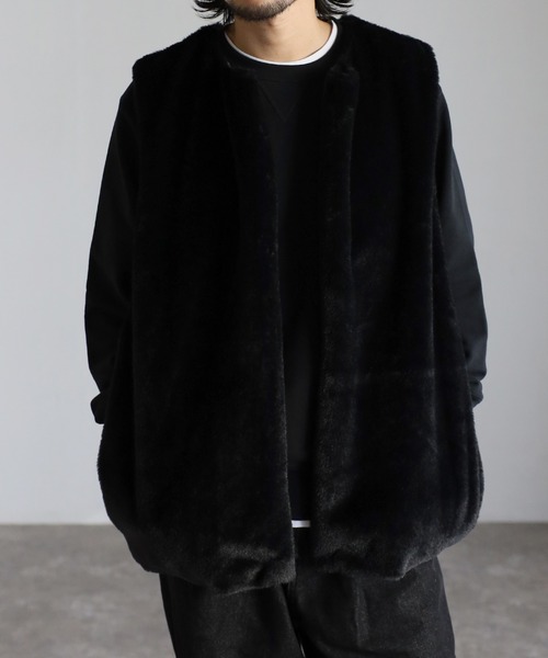 CREARE -LINO-（クレアーレリノ）の「ショートファーベスト<ユニセックス>（ベスト・メンズ・ブラック/ブラウン・M/L）」の2枚目の写真