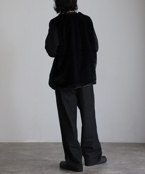 CREARE -LINO-（クレアーレリノ）の「ショートファーベスト<ユニセックス>（ベスト・メンズ・ブラック/ブラウン・M/L）」の3枚目の写真