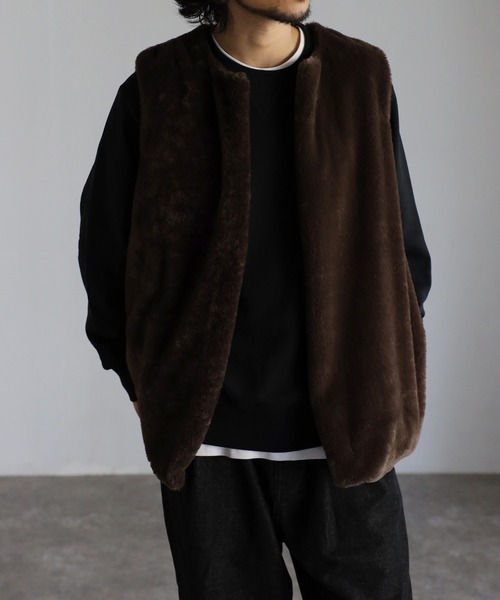 CREARE -LINO-（クレアーレリノ）の「ショートファーベスト<ユニセックス>（ベスト・メンズ・ブラック/ブラウン・M/L）」の5枚目の写真