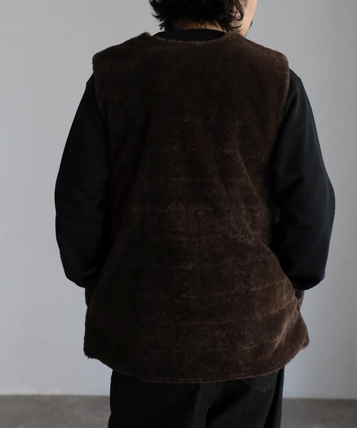 CREARE -LINO-（クレアーレリノ）の「ショートファーベスト<ユニセックス>（ベスト・メンズ・ブラック/ブラウン・M/L）」の8枚目の写真