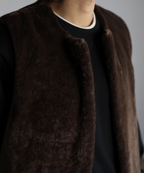 CREARE -LINO-（クレアーレリノ）の「ショートファーベスト<ユニセックス>（ベスト・メンズ・ブラック/ブラウン・M/L）」の16枚目の写真