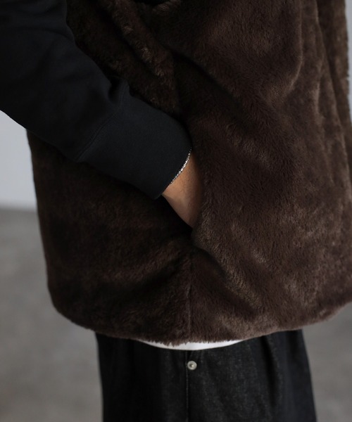 CREARE -LINO-（クレアーレリノ）の「ショートファーベスト<ユニセックス>（ベスト・メンズ・ブラック/ブラウン・M/L）」の10枚目の写真